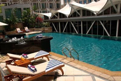 پنینسولا اکسلسیور هتل