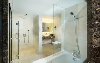 پنینسولا اکسلسیور هتل