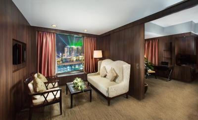 پنینسولا اکسلسیور هتل