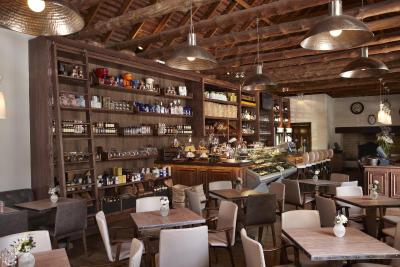 د آلفن بوتیک هتل