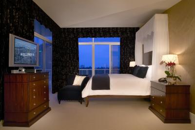 د بورلی هیلتون