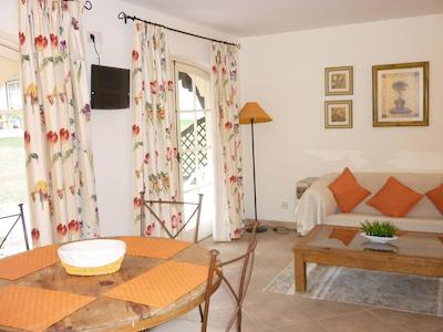 د اُلد ویلیج