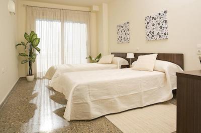 پیر اند واکانسز رسیدنس بنیدرم پنینت