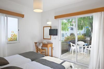 اکتی بیچ ویلیج ریزرت