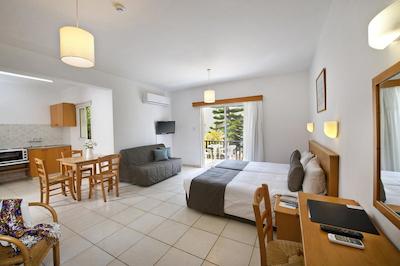 اکتی بیچ ویلیج ریزرت