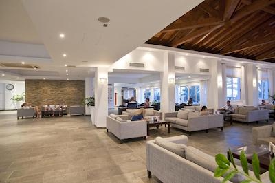 اکتی بیچ ویلیج ریزرت