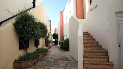 اکتی بیچ ویلیج ریزرت