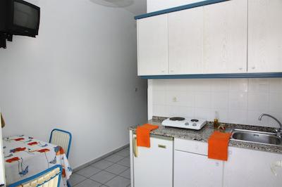 هاپی دز استودیز