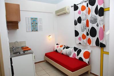 هاپی دز استودیز