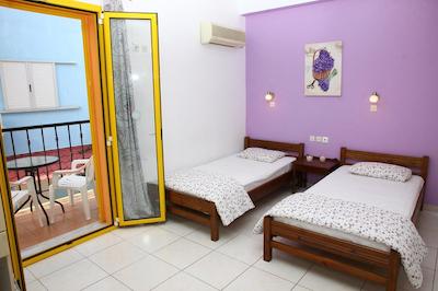 هاپی دز استودیز