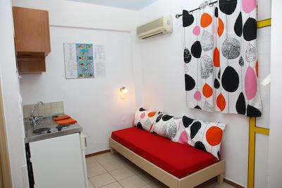 هاپی دز استودیز