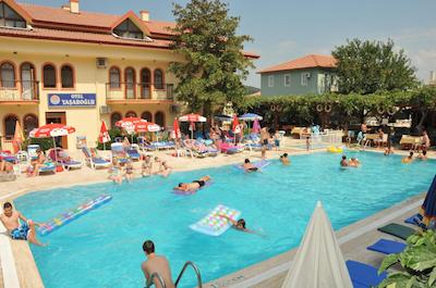 گولدن لیف ریزرت هتل اند اسپا