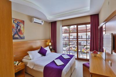 گولدن لیف ریزرت هتل اند اسپا