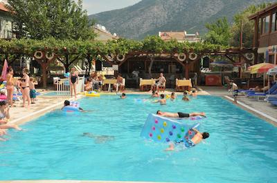 گولدن لیف ریزرت هتل اند اسپا