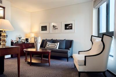 داوینسی هتل اند سویتز