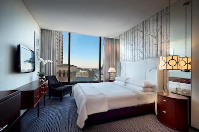 داوینسی هتل اند سویتز