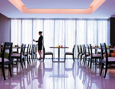 تریدرز هتل قریه ال بری