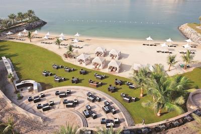 تریدرز هتل قریه ال بری