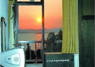 ماوی هلید ویلیج