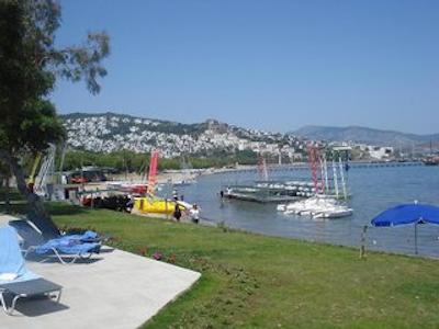 کامل بدروم بیچ کلوب