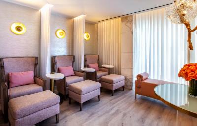 د پنینسولا بورلی هیلز