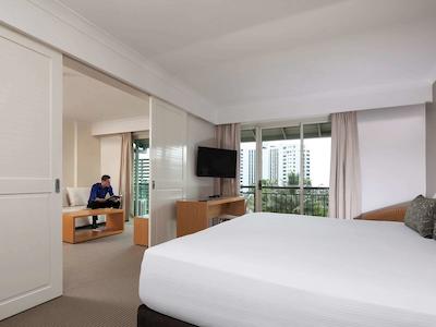 نوتل کیرنز اُاسیز ریزرت