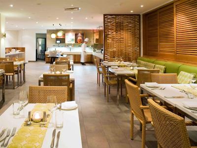 نوتل کیرنز اُاسیز ریزرت