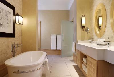 ساکسن هتل ویلاز اند اسپا