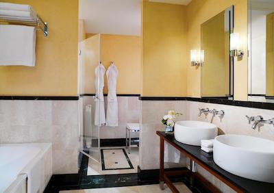 د وستین پالاس میلان