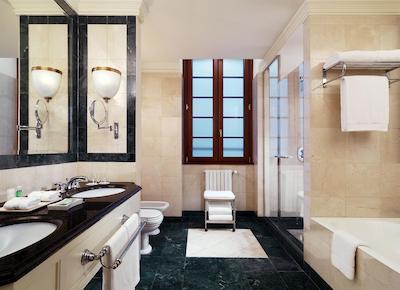 د وستین پالاس میلان