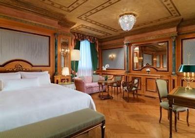 د وستین پالاس میلان