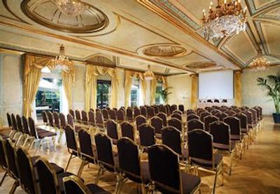 د وستین پالاس میلان