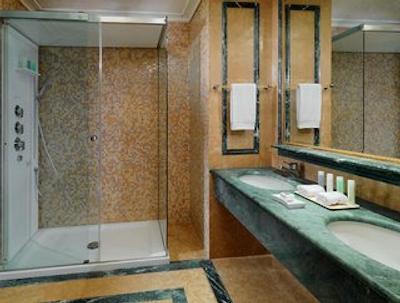 د وستین پالاس میلان