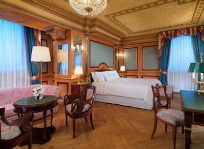 د وستین پالاس میلان