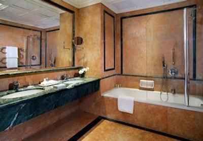 د وستین پالاس میلان