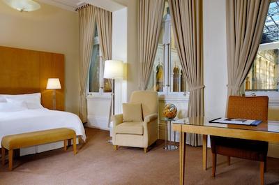 د وستین اسیدنی