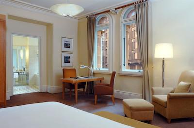 د وستین اسیدنی