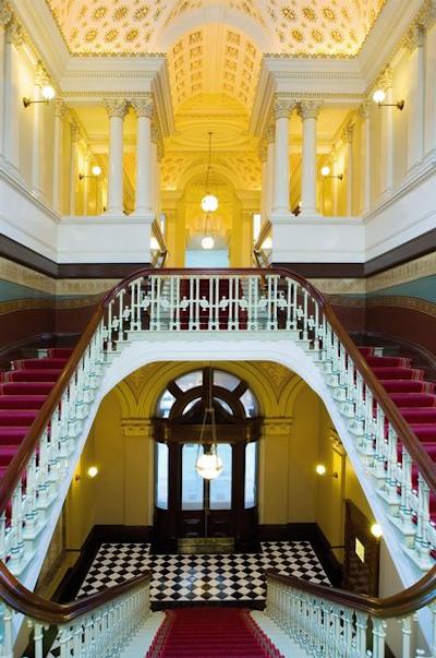 د وستین اسیدنی