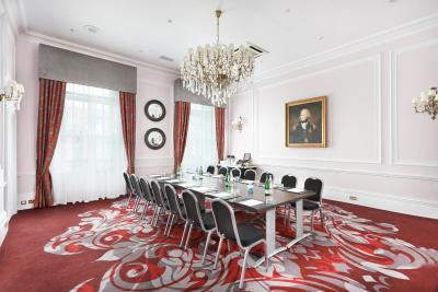 امبا هتل چارینگ کرز