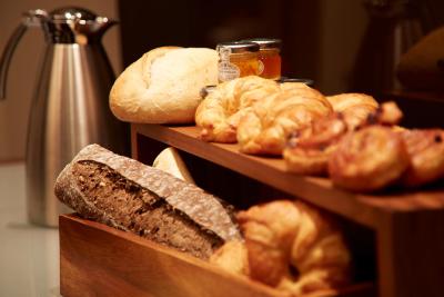 امبا هتل چارینگ کرز