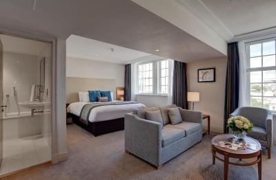 امبا هتل چارینگ کرز