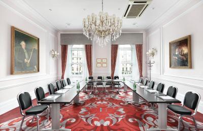 امبا هتل چارینگ کرز