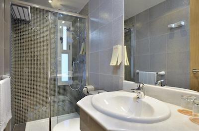 سُل پلکانز اُکاز