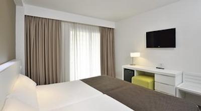 سُل پلکانز اُکاز