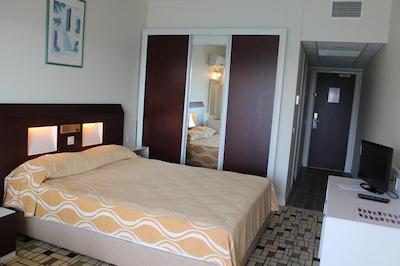 مدیز هتل سم