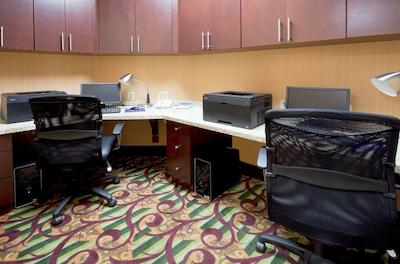 هامپتون این اند سویتز فت لاودردال/میرامار