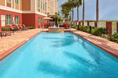 هامپتون این اند سویتز فت لاودردال/میرامار