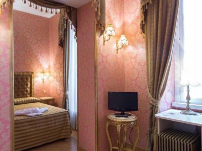 دموز کلسئو هتل