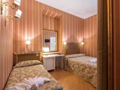 دموز کلسئو هتل