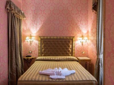 دموز کلسئو هتل